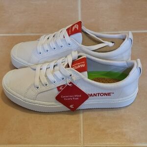 Cariuma Sneakers